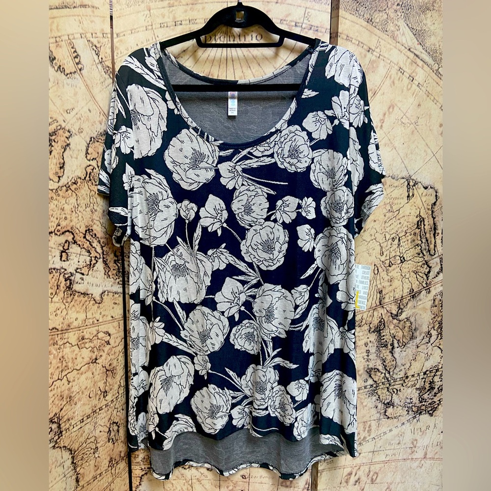 Lularoe 3X Black and White Floral Jacquard Classic Tee NWT